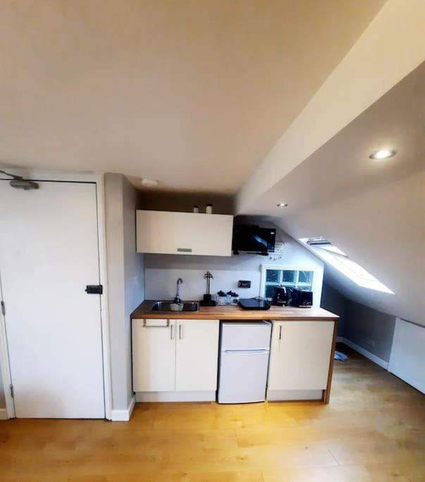 Alross Studio Flat / Private Bathroom 伦敦 外观 照片